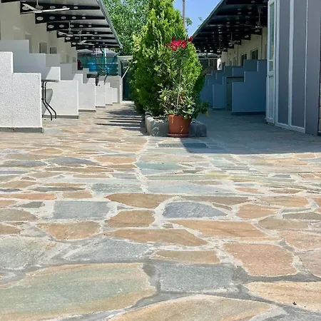 Dora Apartment *